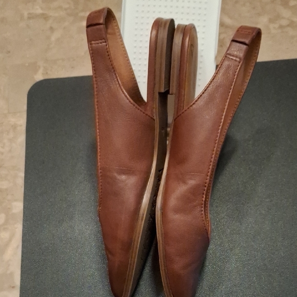 Beautiful Brown Flats In Time For Fall. - Picture 2 of 4